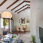 בית נופש Cozy In Vrbanj With Sauna