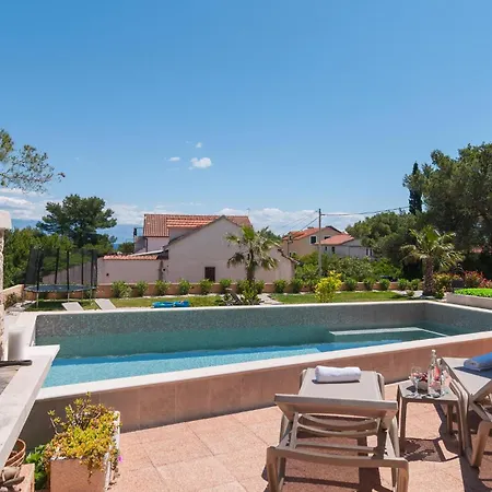 Casa vacanze Cozy In Vrbanj With Sauna Basina