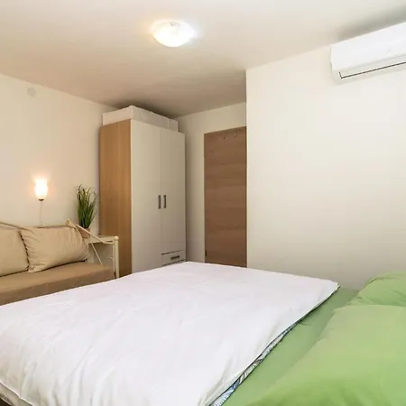 Cozy In Vrbanj With Sauna *